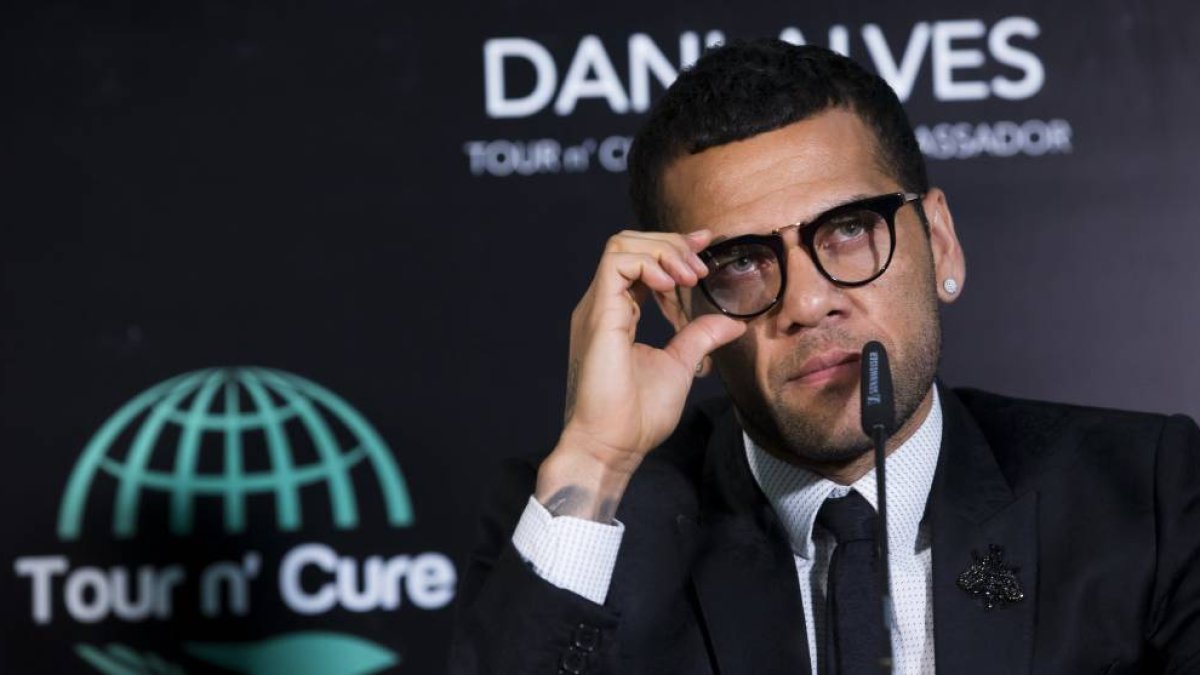 Dani Alves sigue en la lista de morosos.