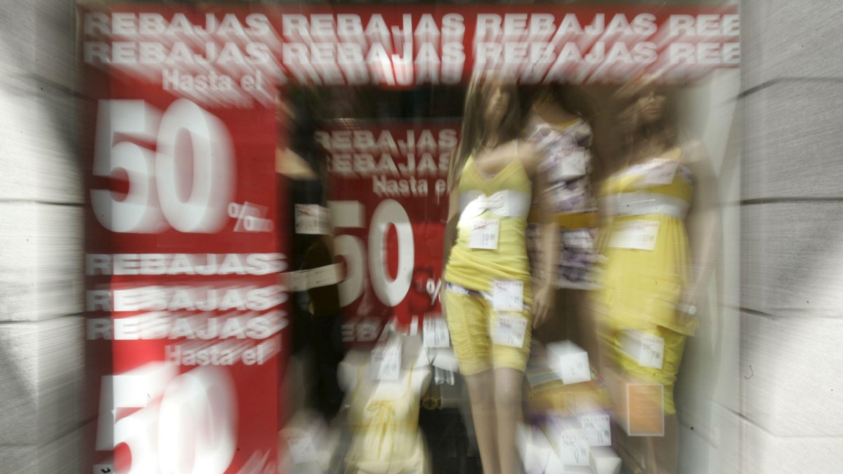 Numerosos establecimientos ya están con las rebajas