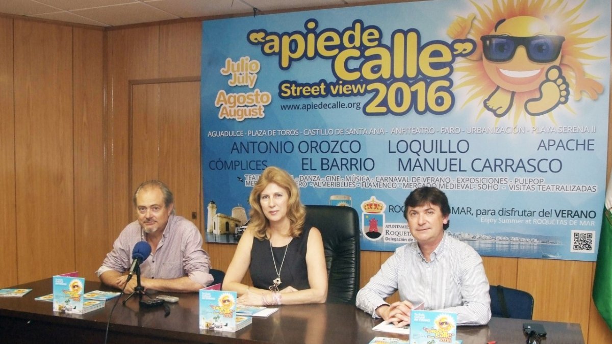 Presentación ayer del programa cultural de Roquetas de Mar  ‘A pie de calle’.