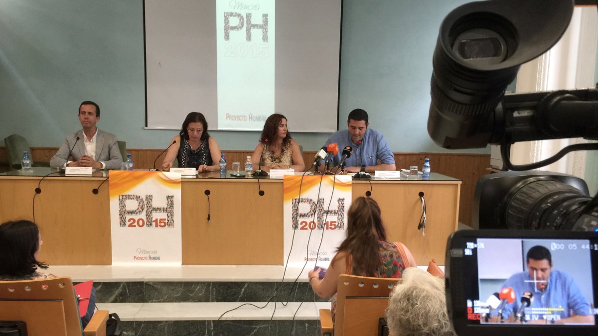 Presentación de la memoria de Proyecto Hombre Almería