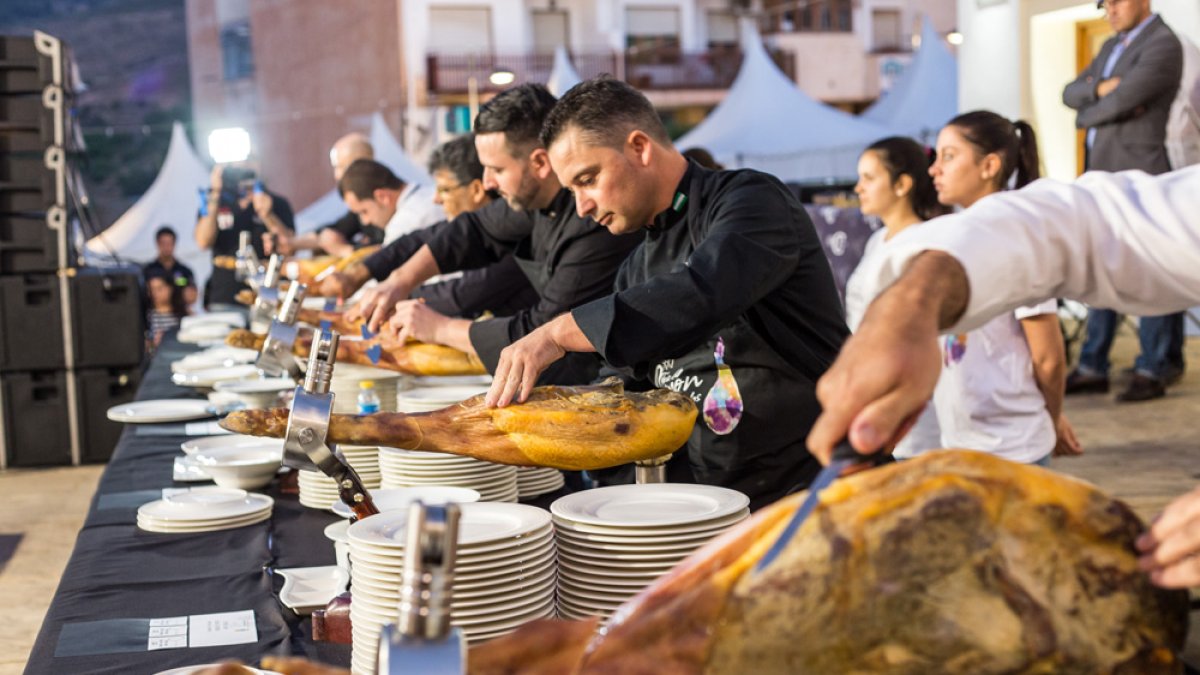 Feria del Jamón de Serón en una de sus ediciones anteriores en la Plaza.