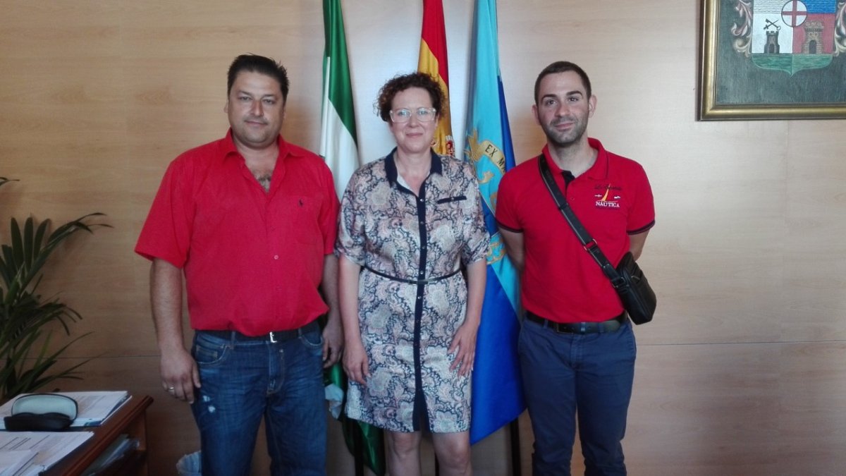 La alcaldesa María López con el concejal y Sergio Domínguez.