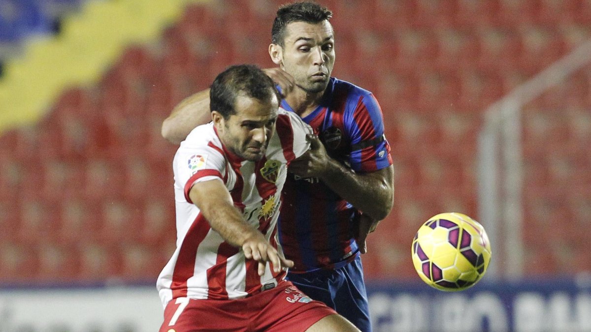 Verza no volverá al Almería... este verano.