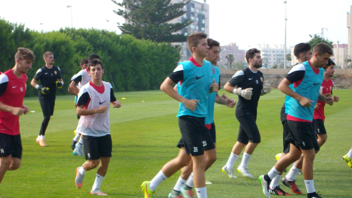 Los canteranos del Almería esperan destino en Segunda B.
