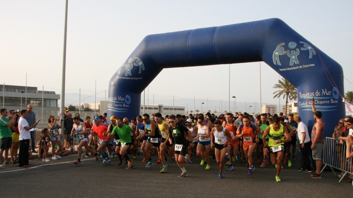 Los participantes toman la salida.