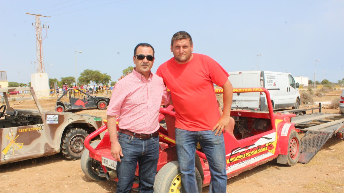 José Miguel Hernández García, alcalde de La Mojonera; junto a Raúl Maldonado, organizador de la I Exhibición Automovilística.
