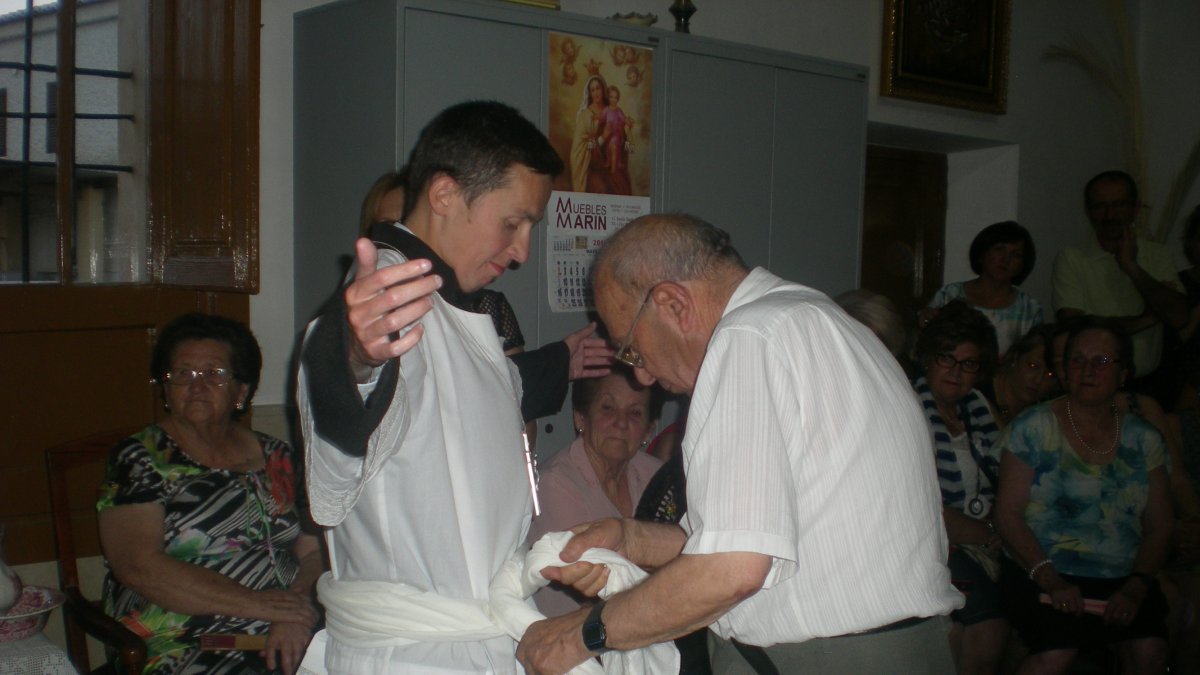 Gabriel Cano durante el ritual que precedió su nombramineto como sacristán.