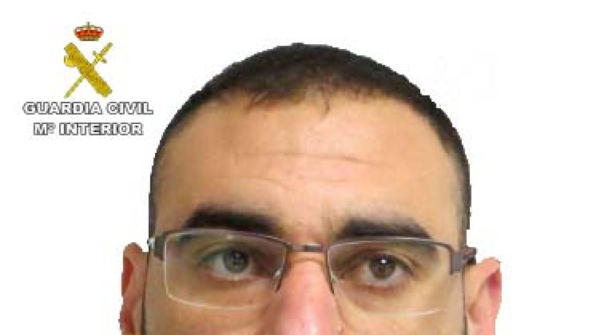 Fotografía de Hicham B. B., difundida por la Guardia Civil.