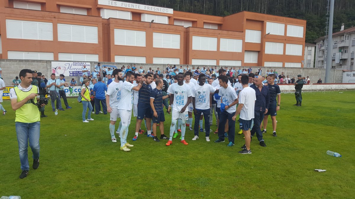 Fiesta grande en Laredo con el ascenso del C. D. El Ejido.