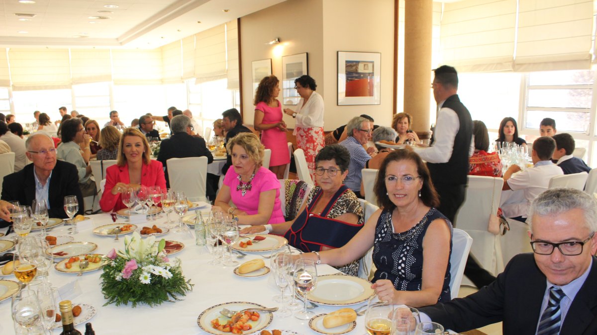 Juan Callejón y Sonia Ferrer, ex delegados; Lourdes Molina, presidenta de la Audiencia Provincial; Francisca Pimentel, homenajeada; Gracia Fernández,
