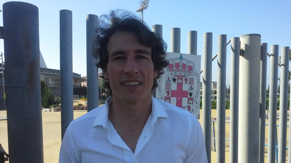 Catalina, en la puerta del Estadio de los Juegos Mediterráneos.