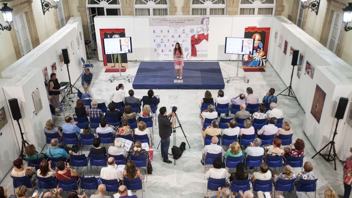 Vista del Patio de Luces de la Diputación durante la presentación de la Revista Velezana.