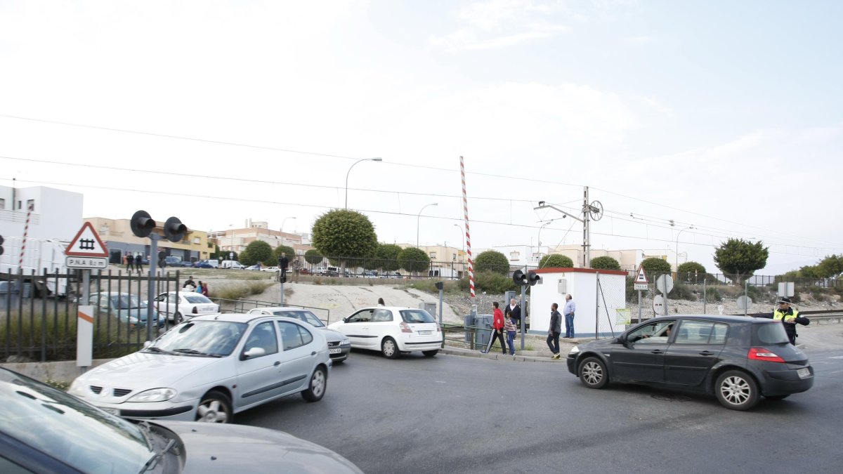 Paso a nivel en el barrio capitalino de El Puche.