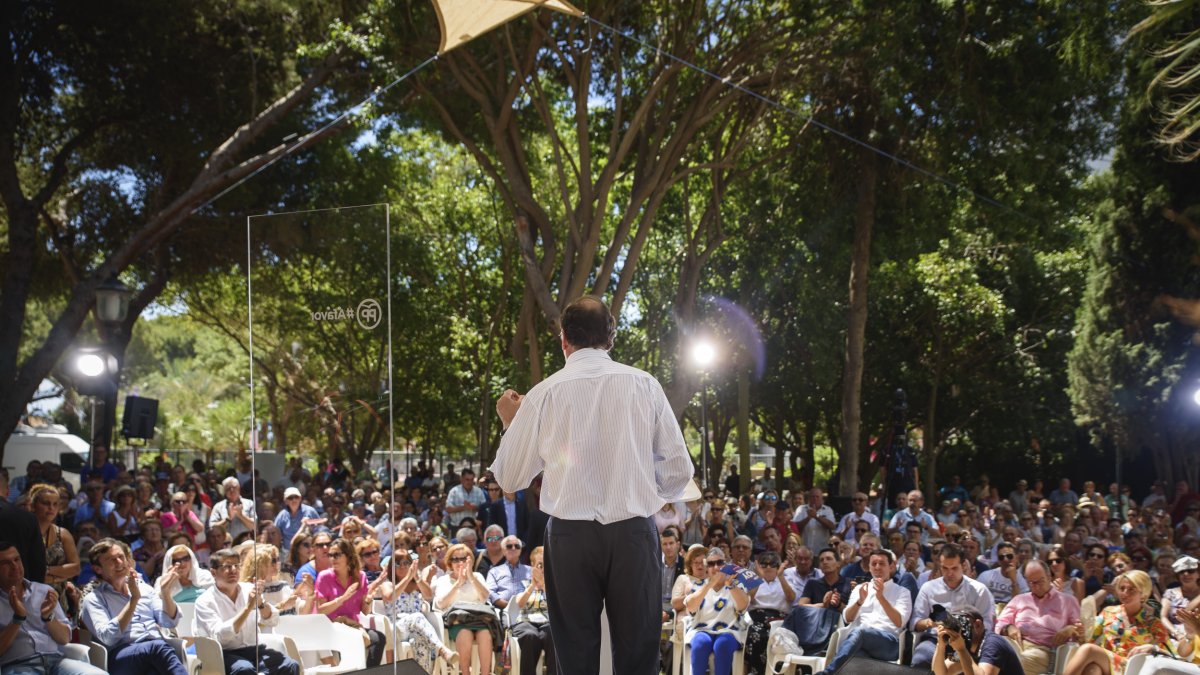 Mitín de Rajoy en la barriada roquetas de Aguadulce.