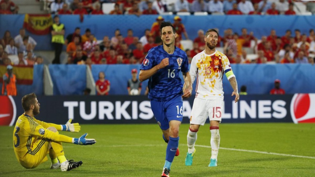Kalinic celebrando el gol ante España.