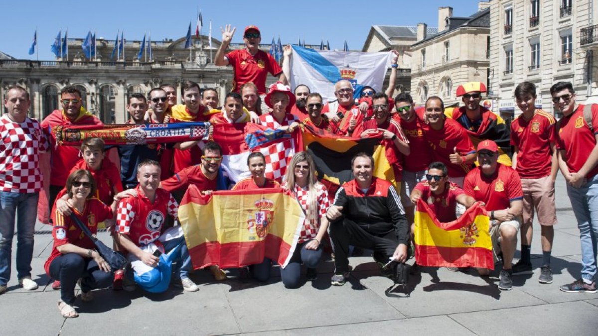 Las calles de Burdeos se llenaron de españoles y croatas.