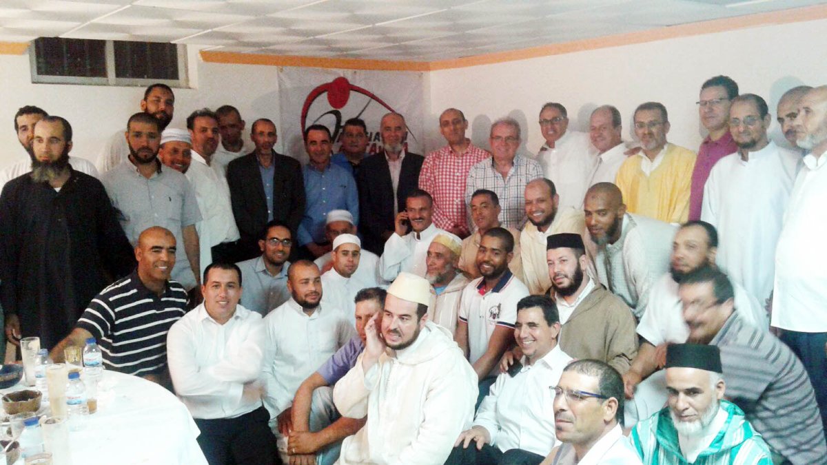 Participantes en la cena organizada por la Asociación At-Tawba de Vícar.