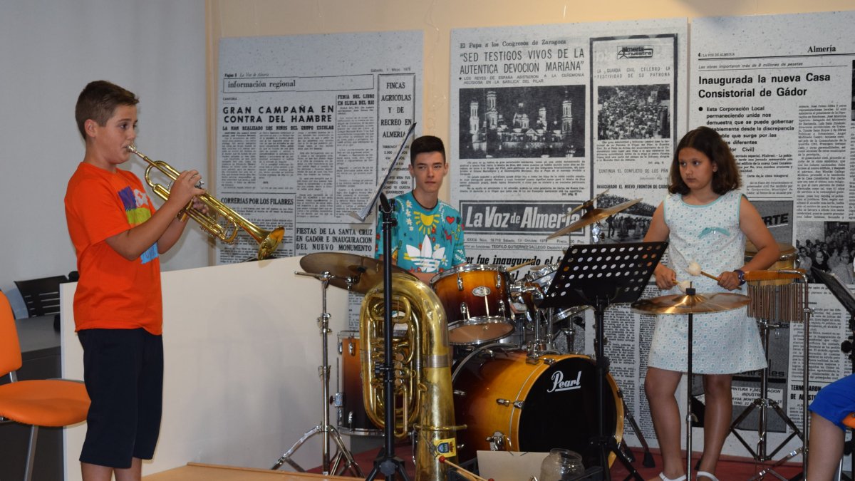 Alumnos actuando en la Semana de la Música.