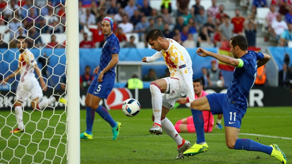 Morata en la jugada del gol.