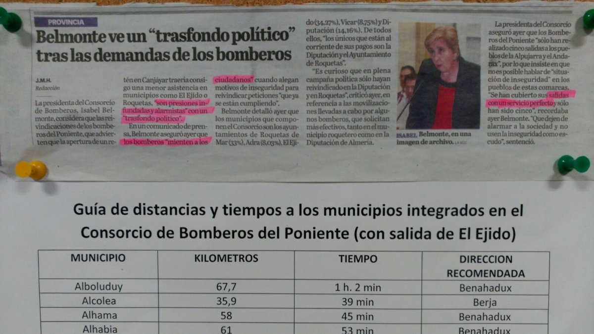 En la imagen, fotografía tomada en el tablón de anuncios del parque de Bomberos del Poniente. Se puede leer claramente un documento elaborado por el