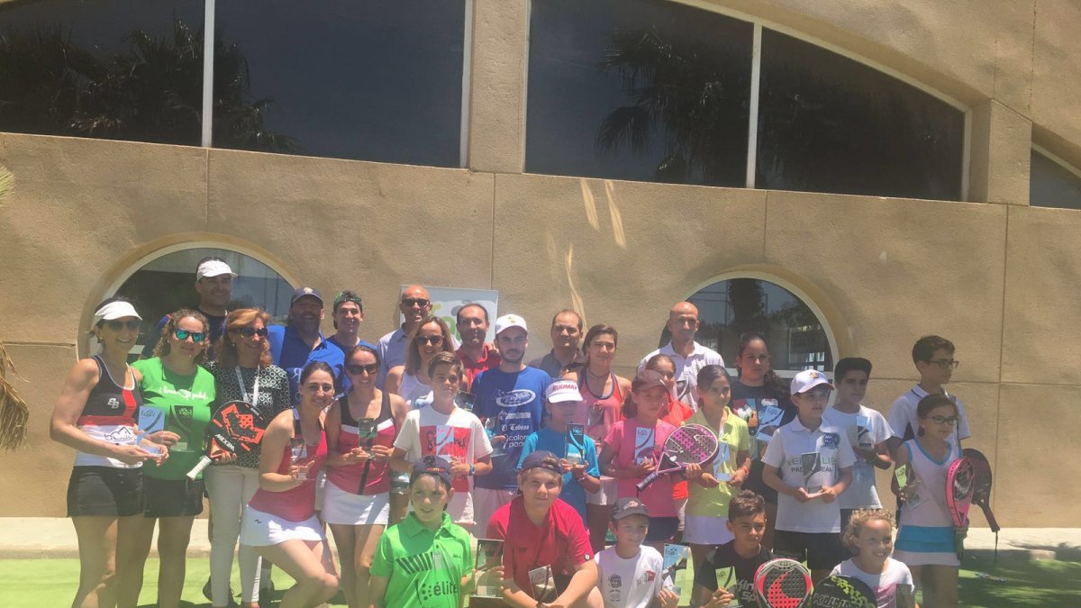 Los campeones posan unidos.