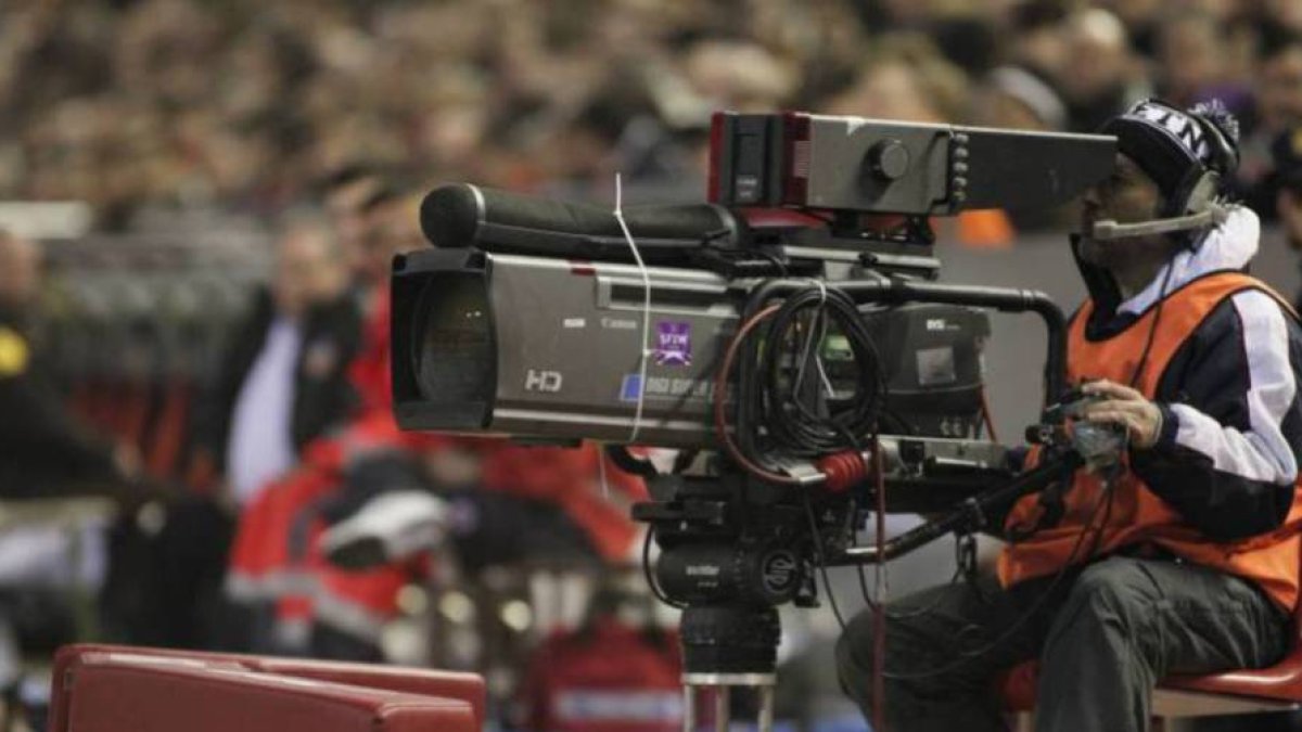 Las televisiones siguen apostando por el fútbol.