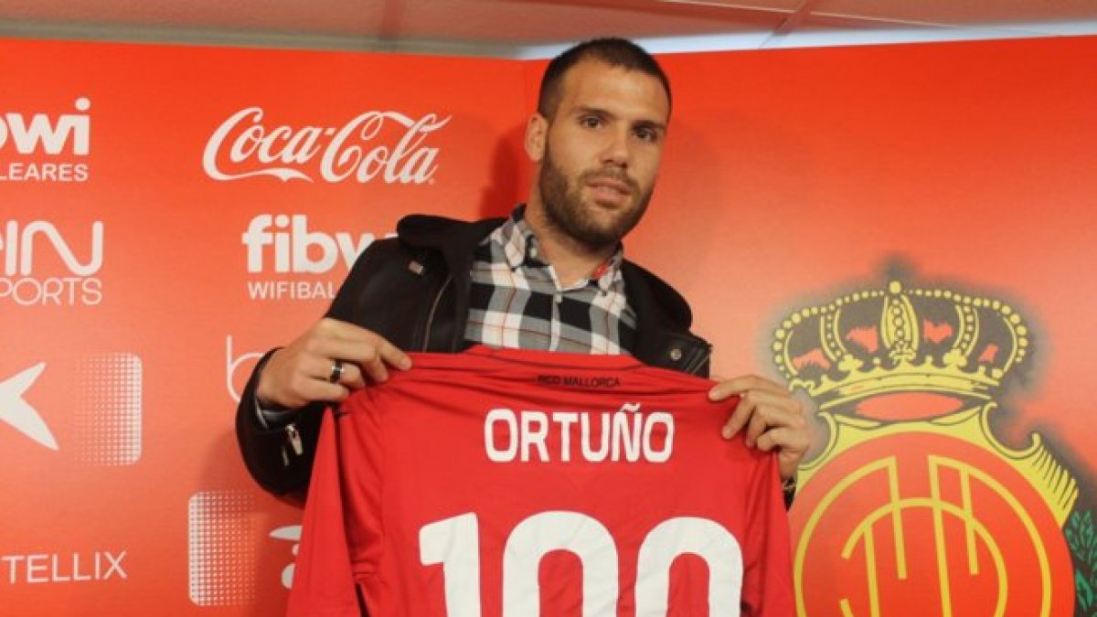 Ortuño jugó media liga en el Zaragoza y media en el Mallorca.