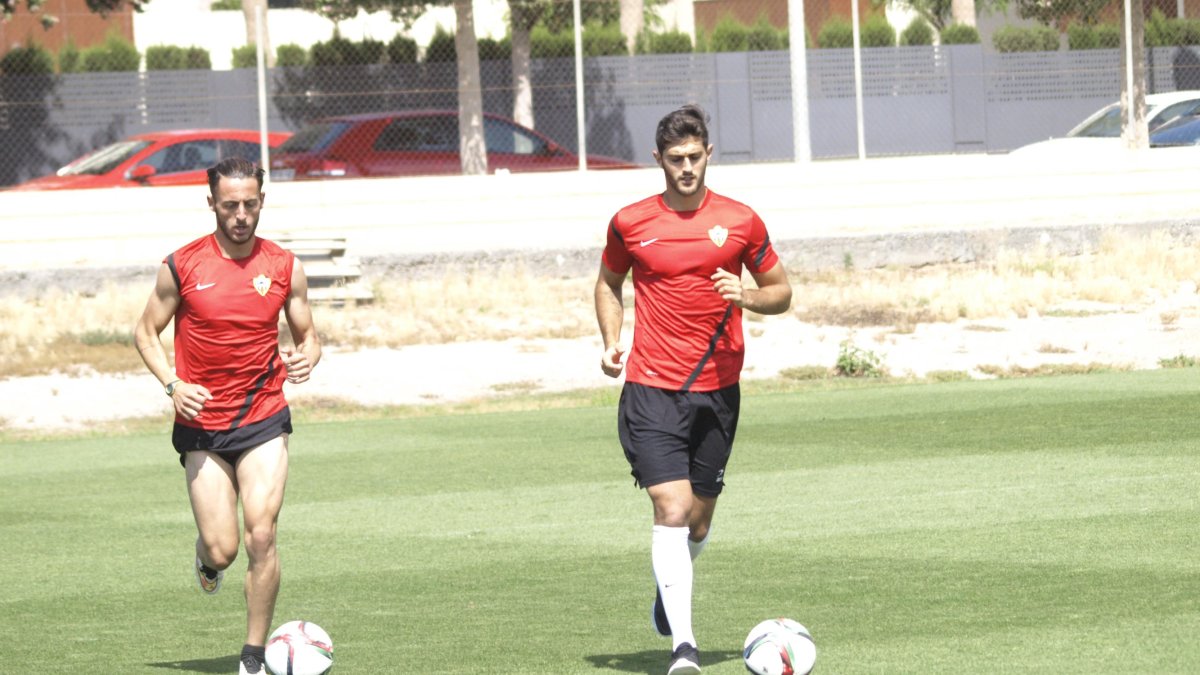 Adri, cumple contrato, y Selfa ¿subirá al primer equipo?