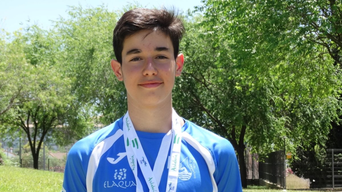 Miguel Guerrero con sus medallas.