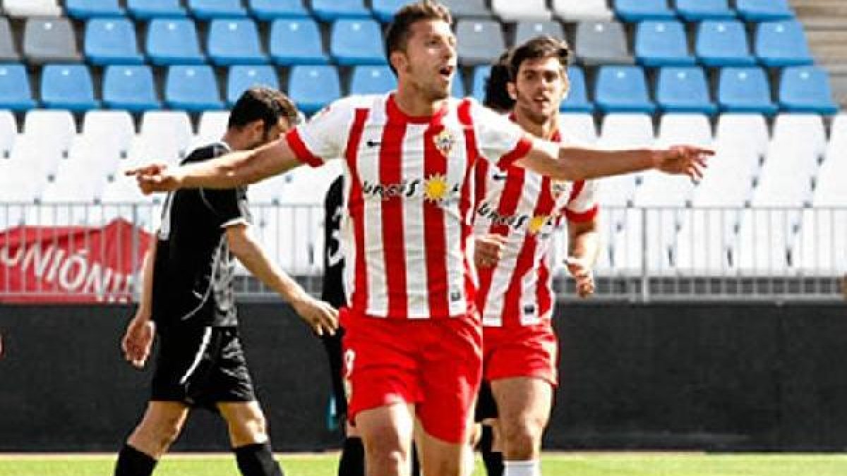 Borja Lázaro hizo goles para el Almería B.