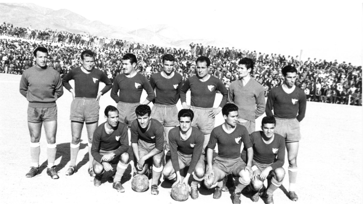 Remacho, el primero de los que están de pie.