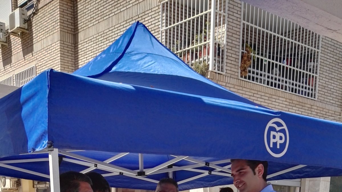 Matarí y Fernández-Pacheco en la calle Calzada de Castro.