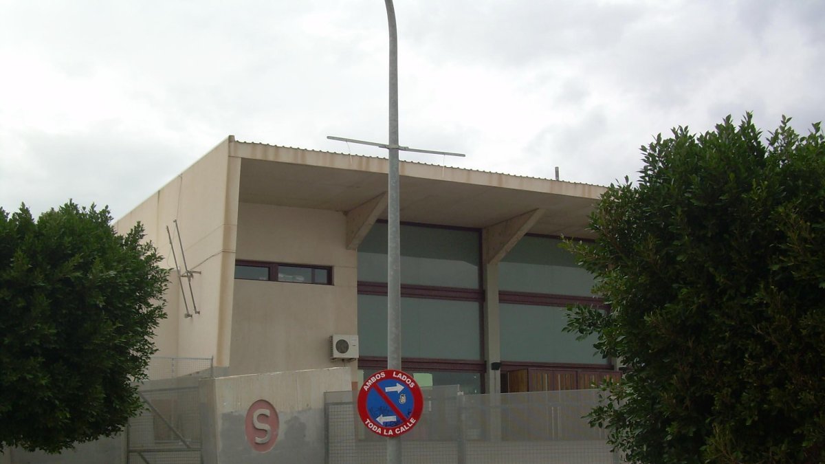 Acceso al IES Carmen de Burgos (Huércal de Almería).