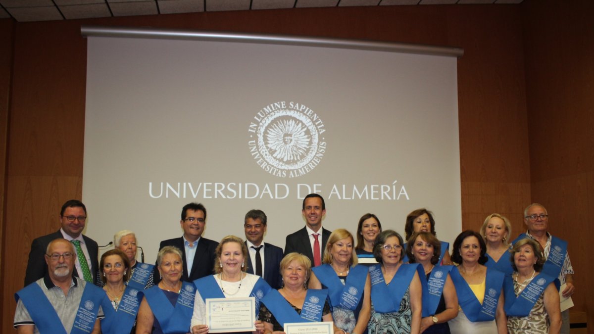 El rector de la UAL acompañado de otros implicados en la iniciativa.