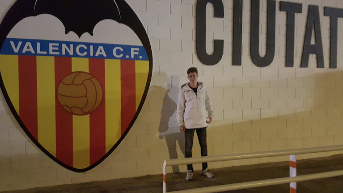 Iker Burgos con el Valencia.