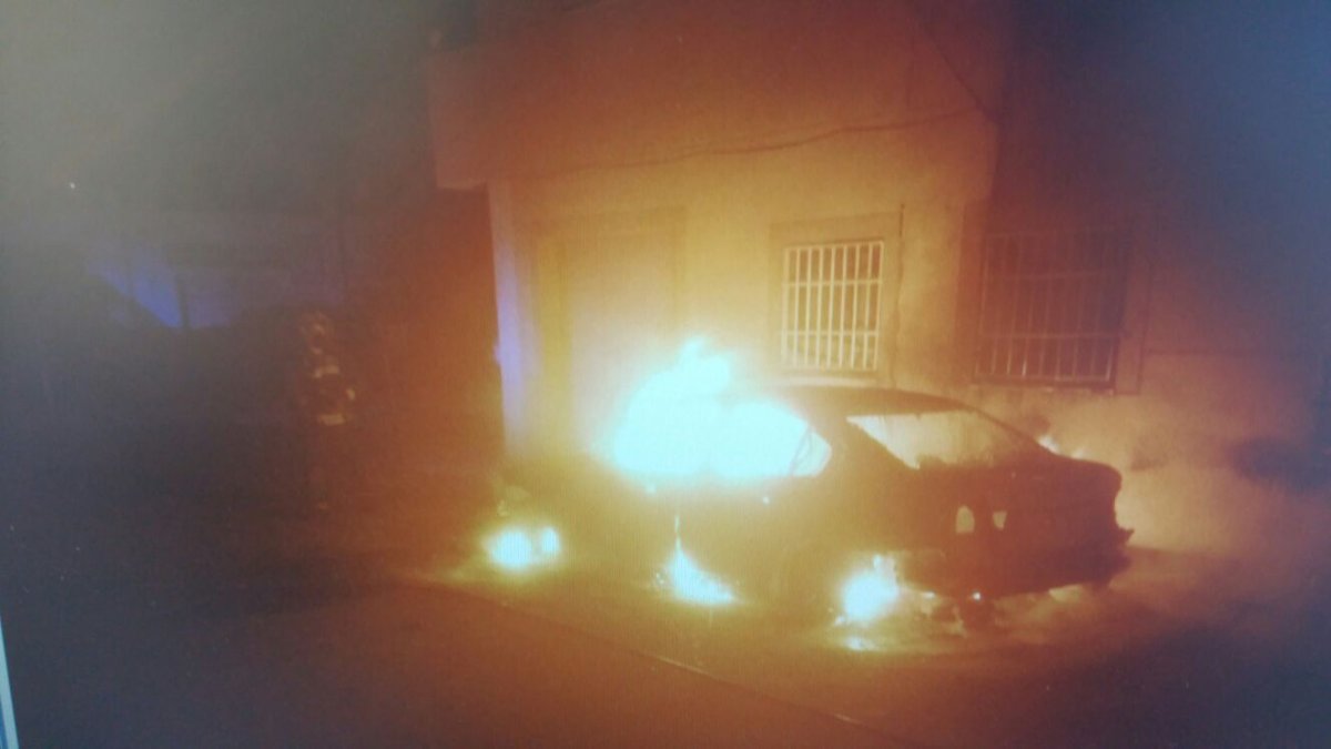 El coche quedó calcinado.