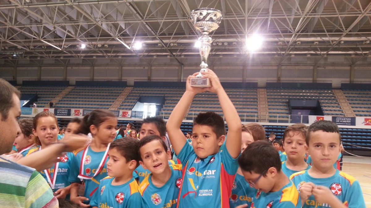 Levantando la Copa.