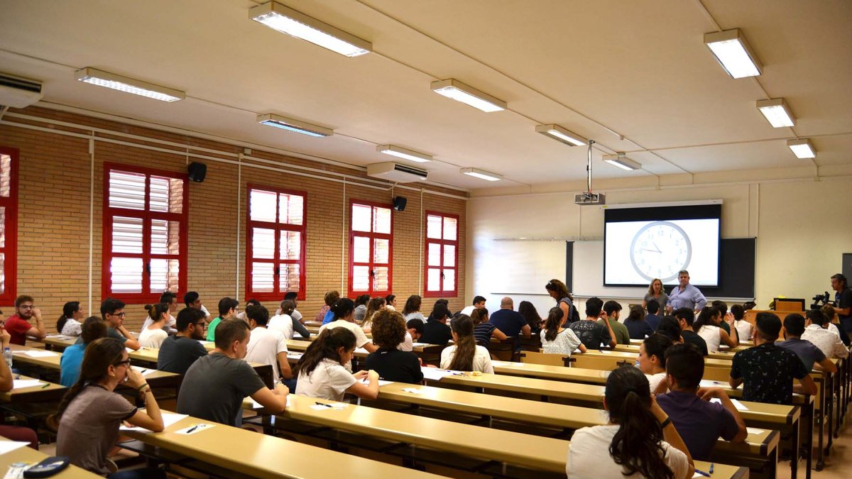 Aula de la UAL con alumnos que se examinaron ayer de las materias generales.