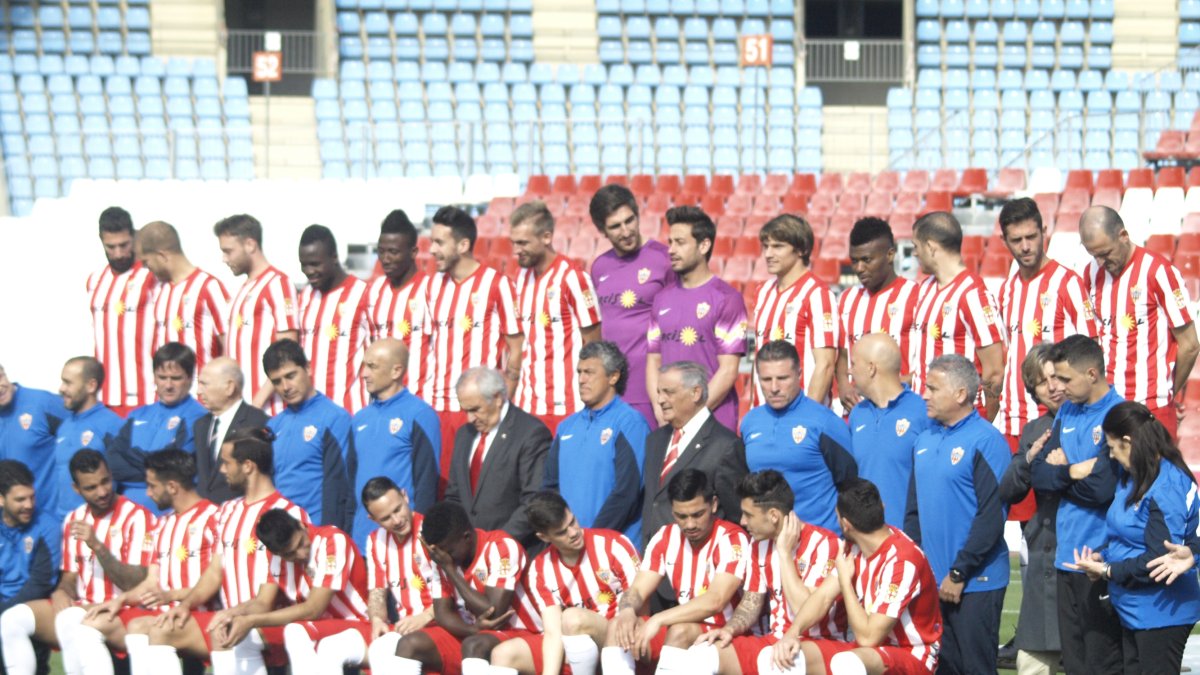 La foto de familia del último Almería.