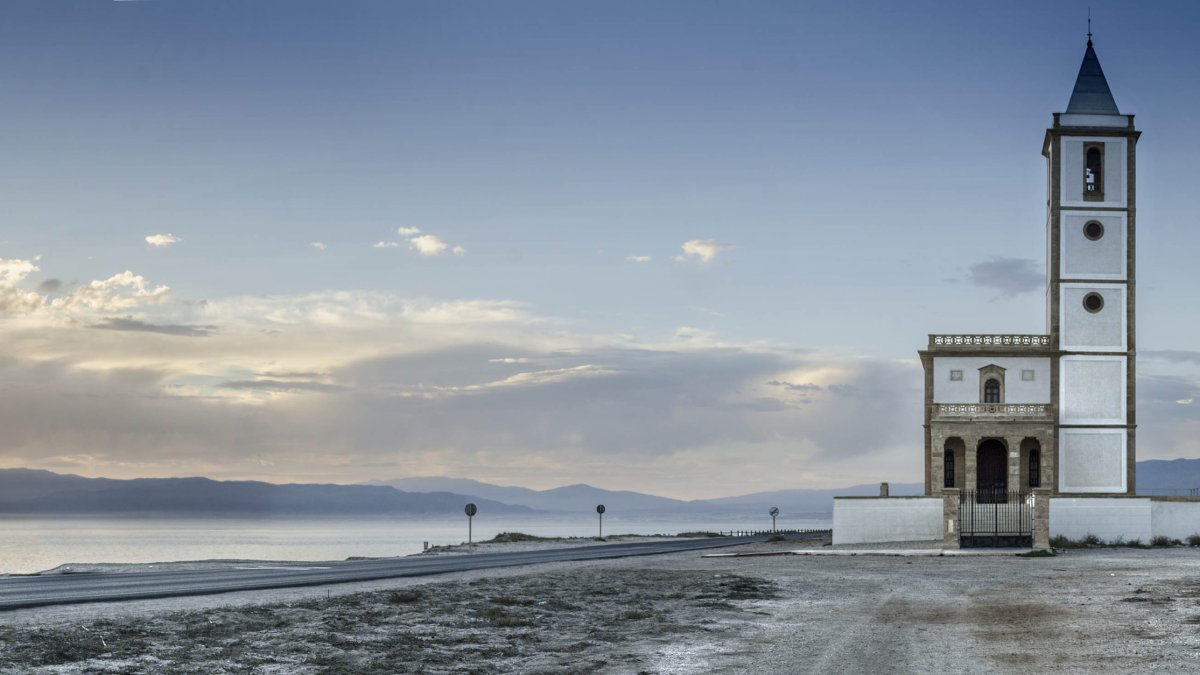 Imagen de la Iglesia de las Salinas donde se encuentra el punto de información turística.