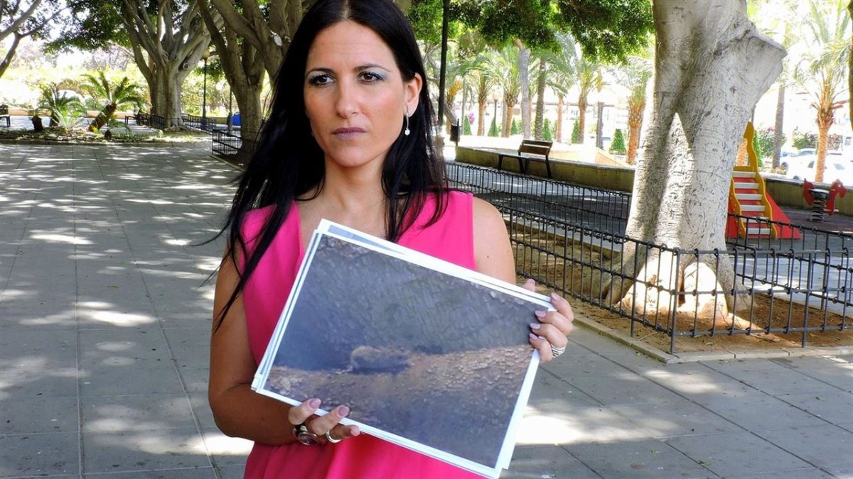 Denuncia gráfica de la concejal del PSOE, Inés Plaza de la presencia de roedores