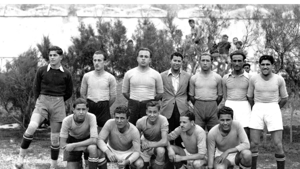 El equipo del Lecrín que en 1944 se enfrentó al Duarín en el campo de San Miguel.