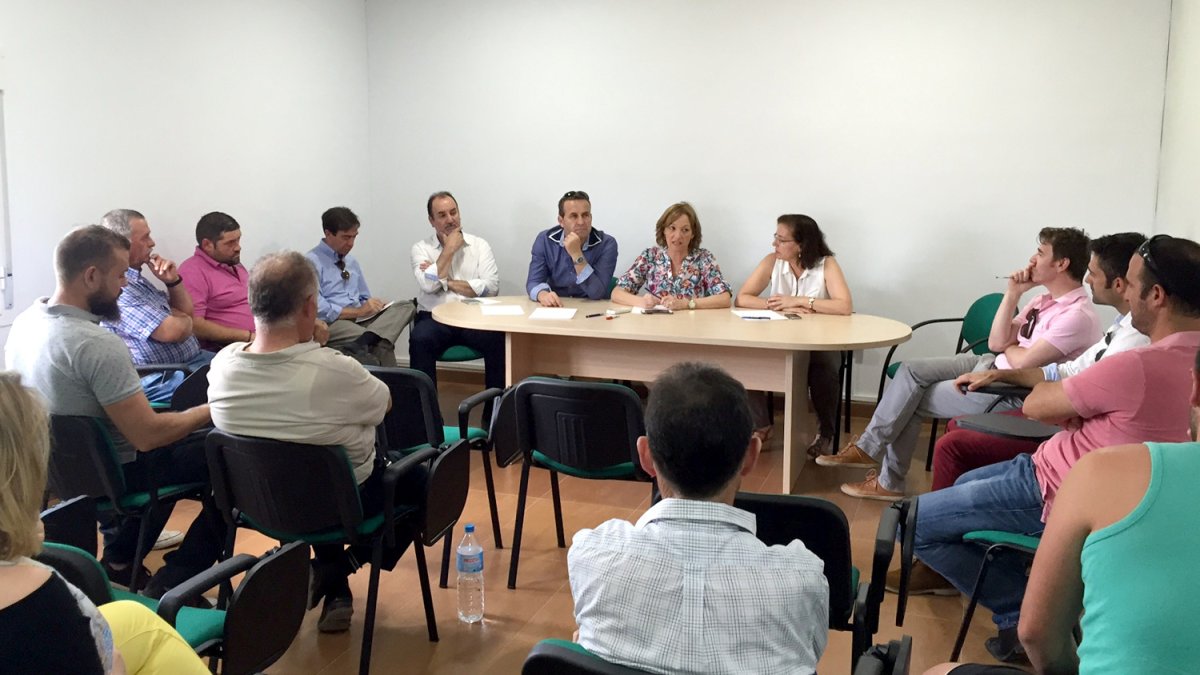 Reunión de la consejera con el sector caprino en Lubrín