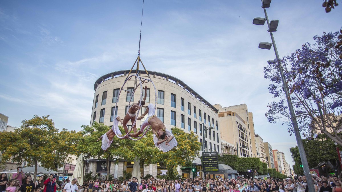 Espectáculo con el que se inauguró ayer la Noche en Blanco.