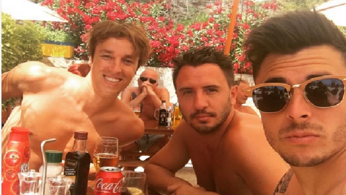 Ximo Navarro, en Mallorca, con dos amigos.