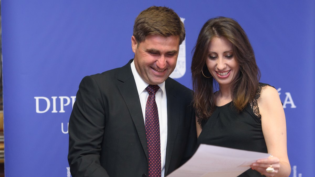 La diputada y el concejal durante la presentación.