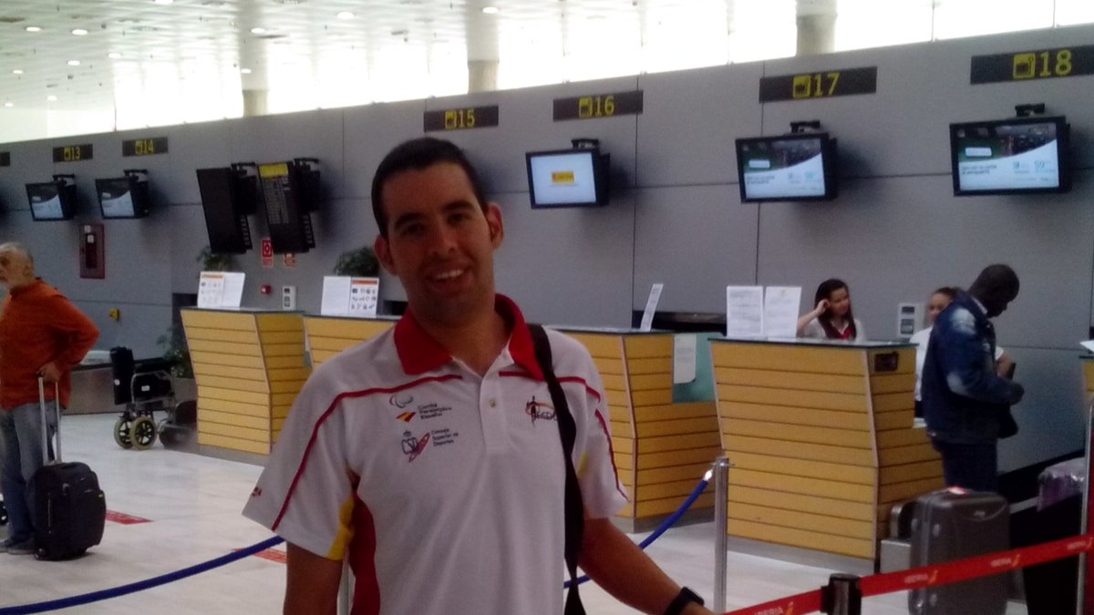 Carlos Tejada en el Aeropuerto.