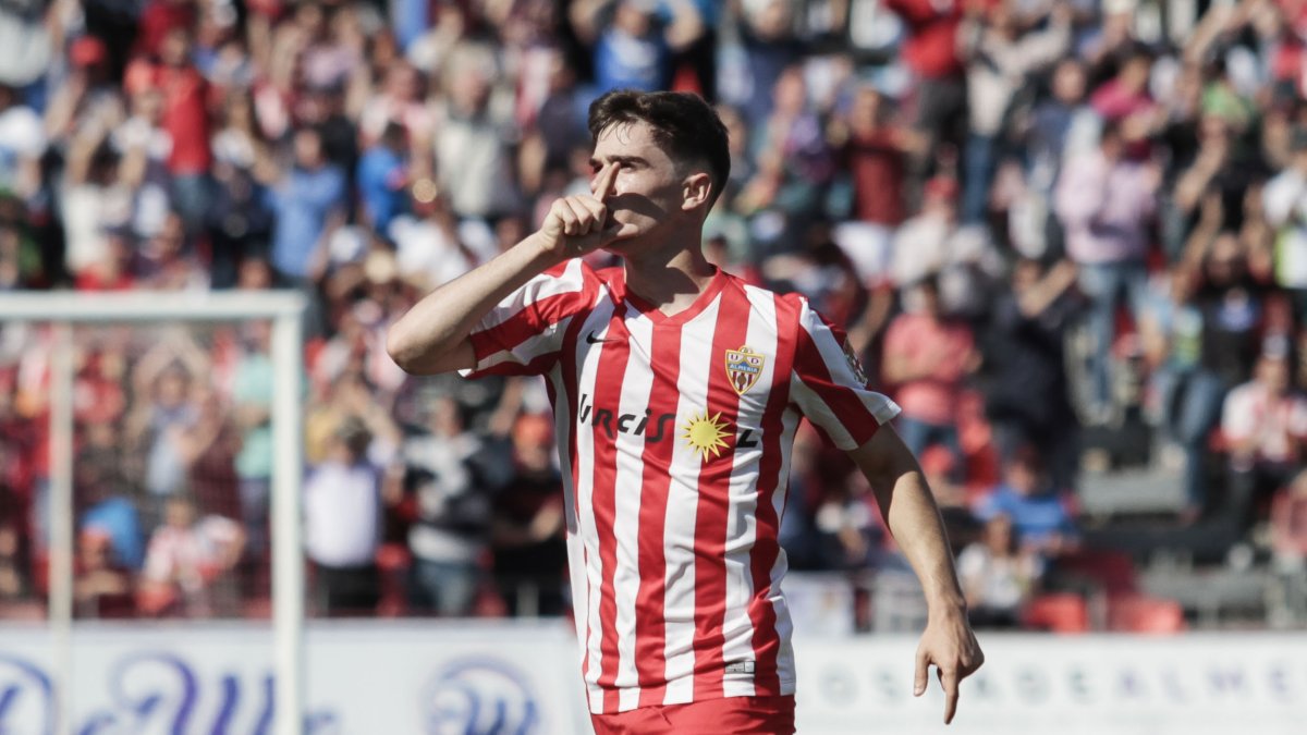 Pozo celebrando el gol que le marcó al Bilbao Athletic.