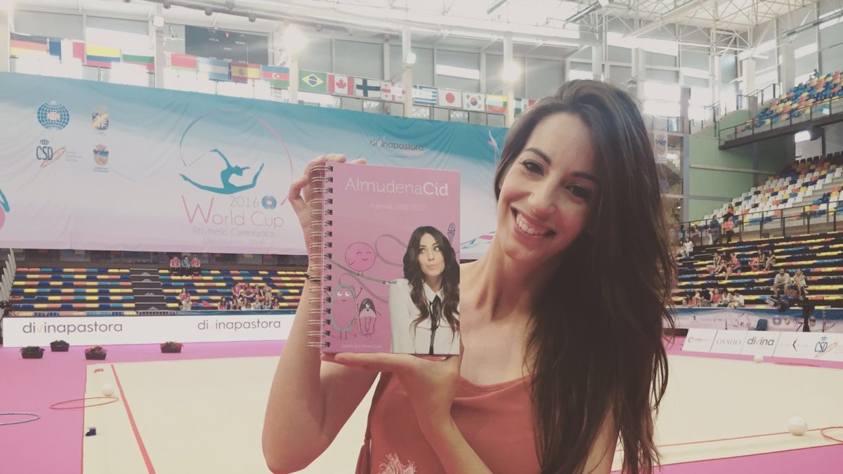 Almudena Cid ha publicado en Guante Blanco una agenda con su nombre.