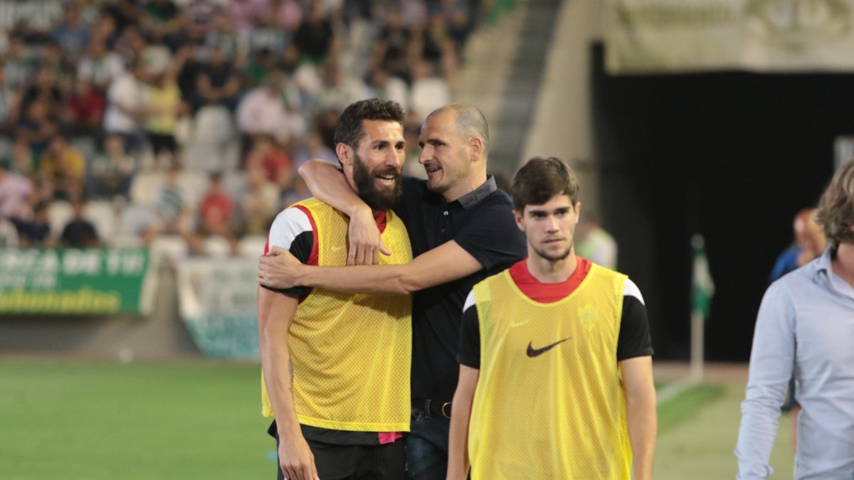 Soriano se abraza a Cuéllar.